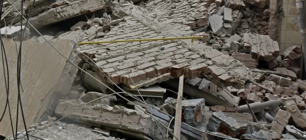 Ten Students Injured as Ceiling Collapses at Gujarat Primary School