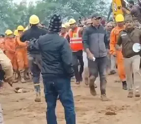 Rescue Operation Saves 10-Year-Old Boy from Borewell in Madhya Pradesh