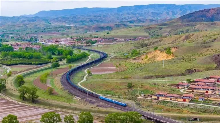 क्या चीन में माल का रेलवे परिवहन बढ़ रहा है?