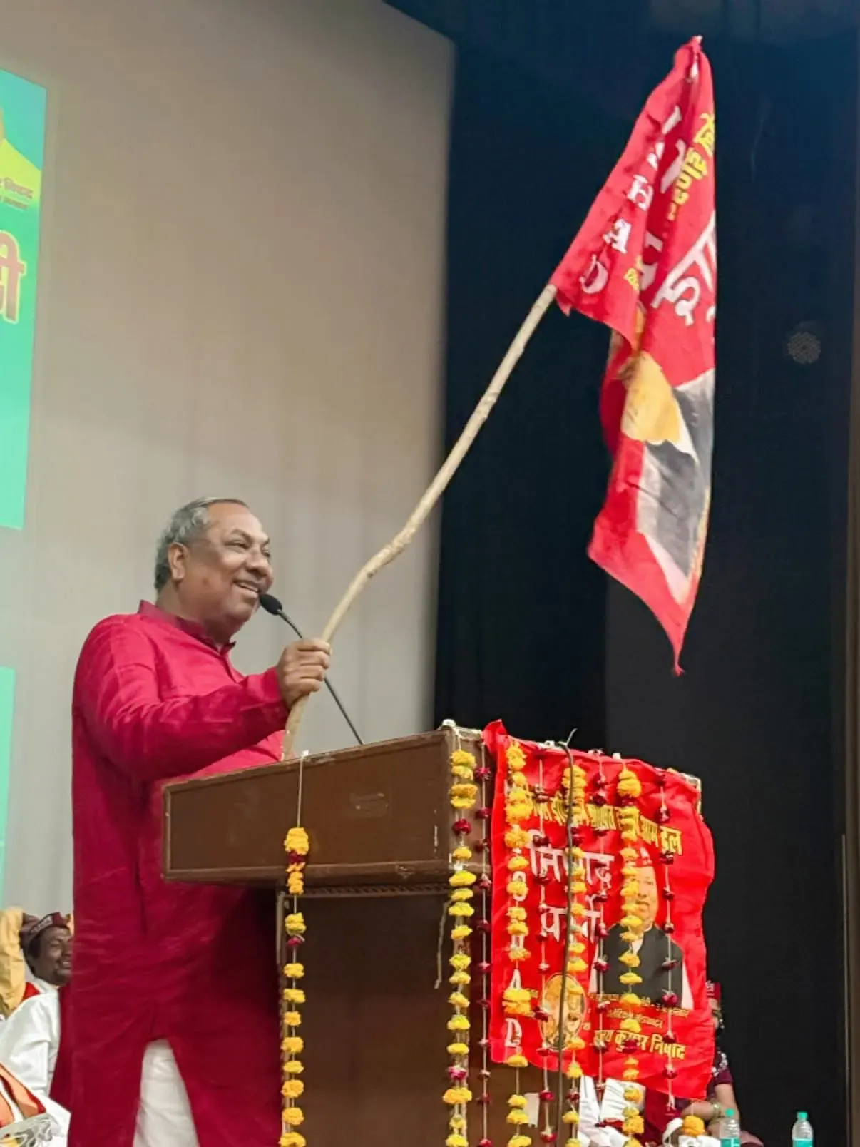 क्या हिंदी को दुनिया में पसंद किया जाता है? संजय निषाद ने भाषा विवाद पर अपनी राय दी