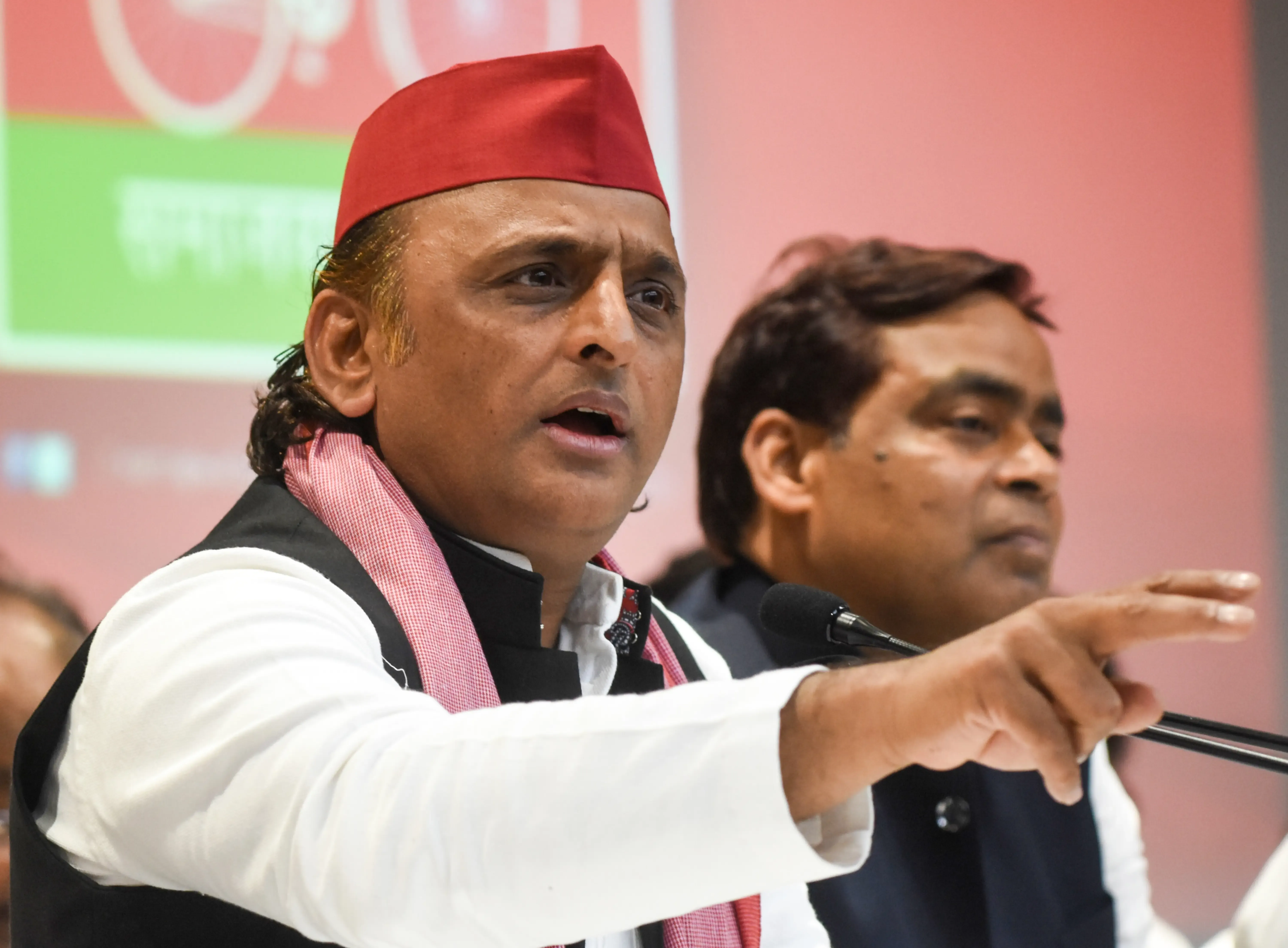 क्या भाजपा के घोटालों की पोल खोल रहा है भ्रष्टाचार का गंदा पानी? - अखिलेश यादव