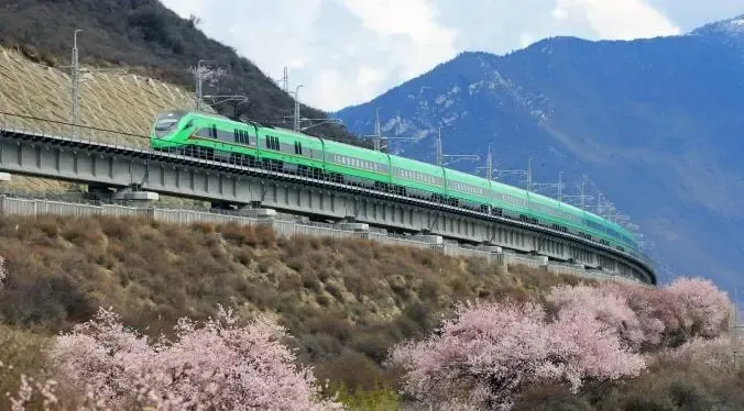 क्या ल्हासा-लिनची रेलवे ने 39 लाख 50 हजार यात्रियों को सेवा दी?