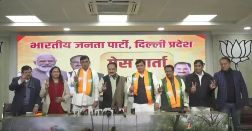 Two AAP Councillors from West Delhi Shift to BJP Ahead of Assembly Elections