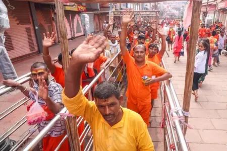 What Led to the Massive Turnout of Devotees at Kashi Vishwanath and Other Lord Shiva Temples on 3rd Sawan Somwar?