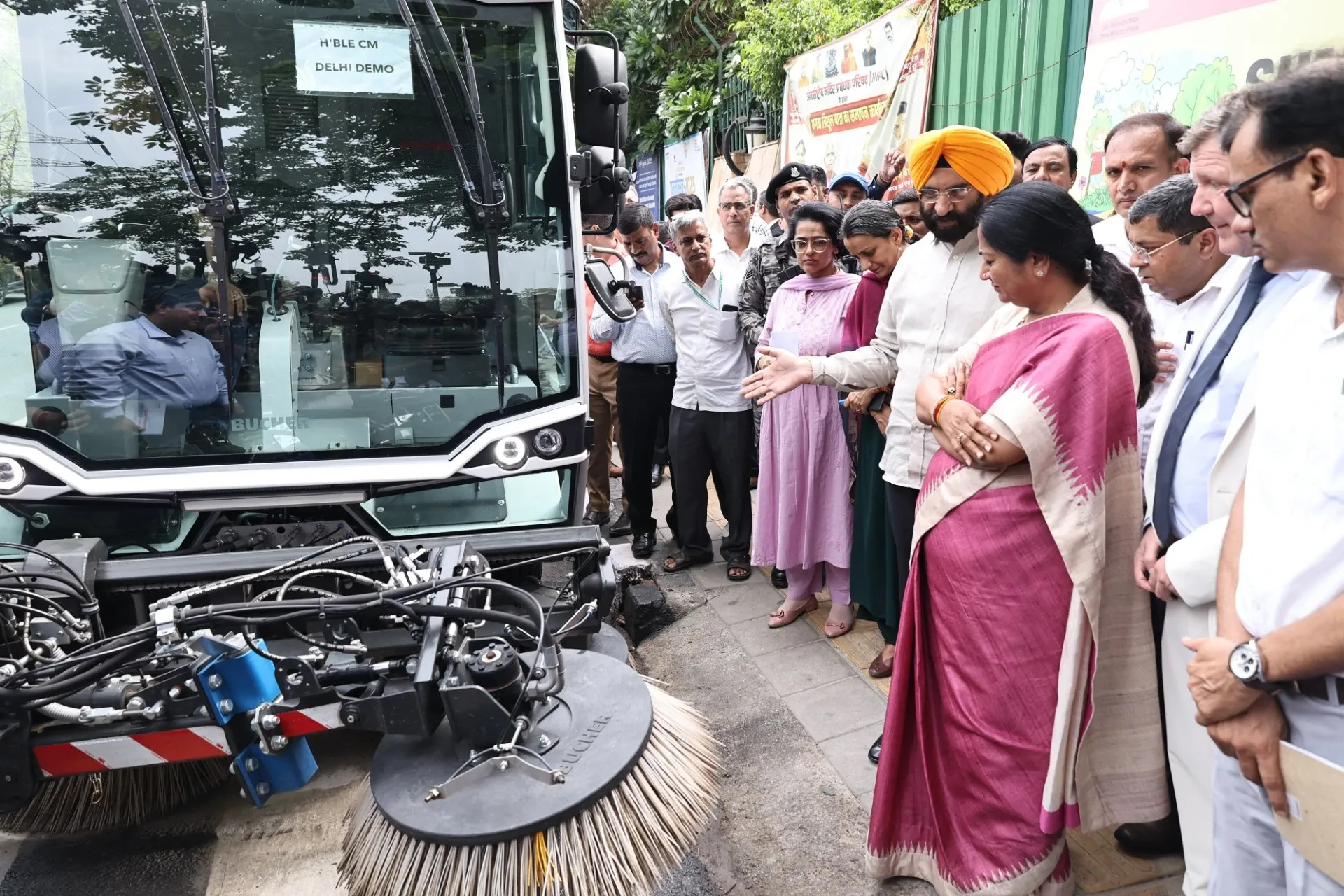 Are 460 Sprinkler Machines with Anti-Smog Guns Coming to Delhi Streets Soon?