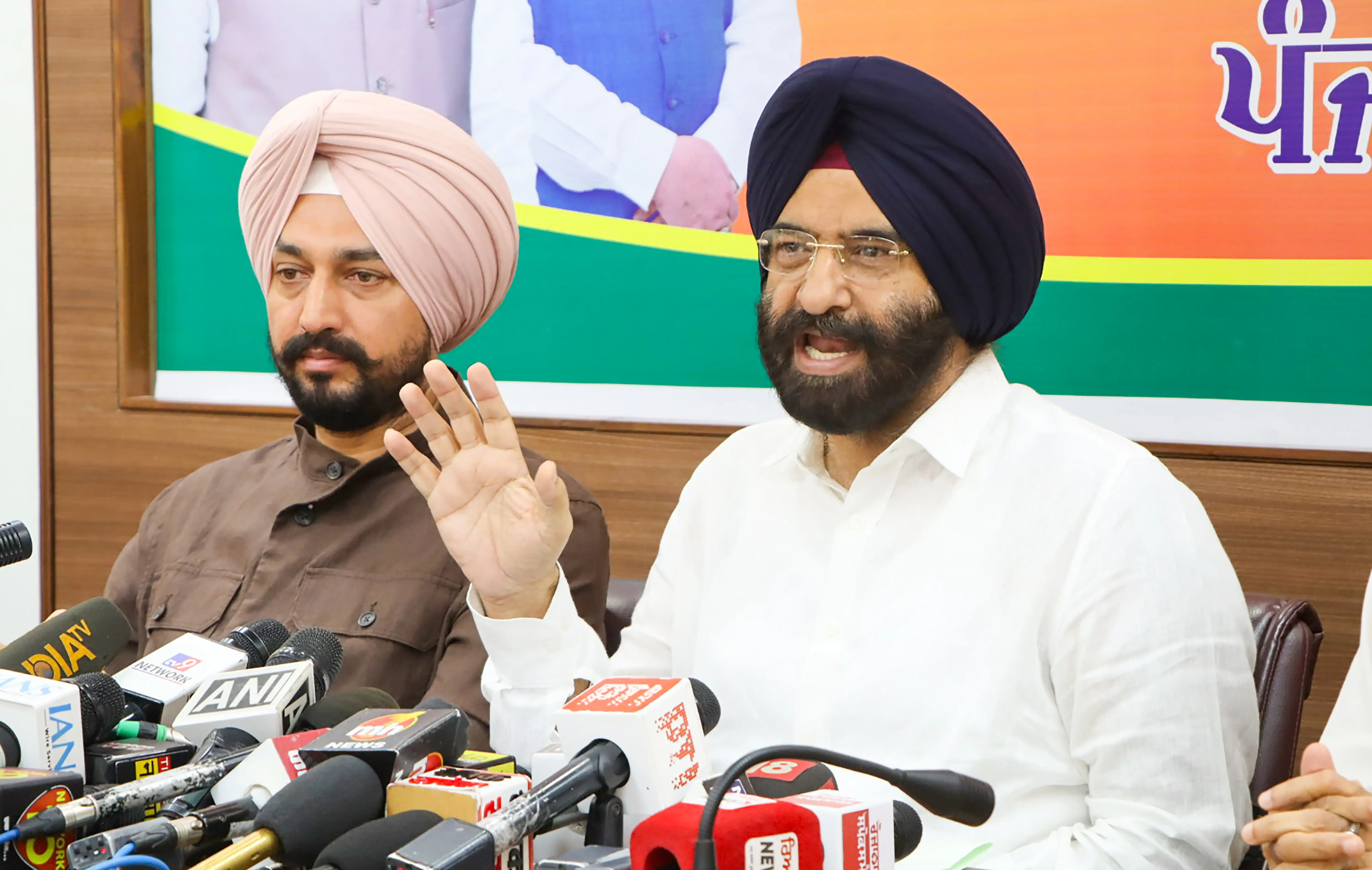 क्या अमन अरोड़ 24 घंटे में माफी मांगेंगे, नहीं तो सिरसा करेंगे मानहानि का मुकदमा?