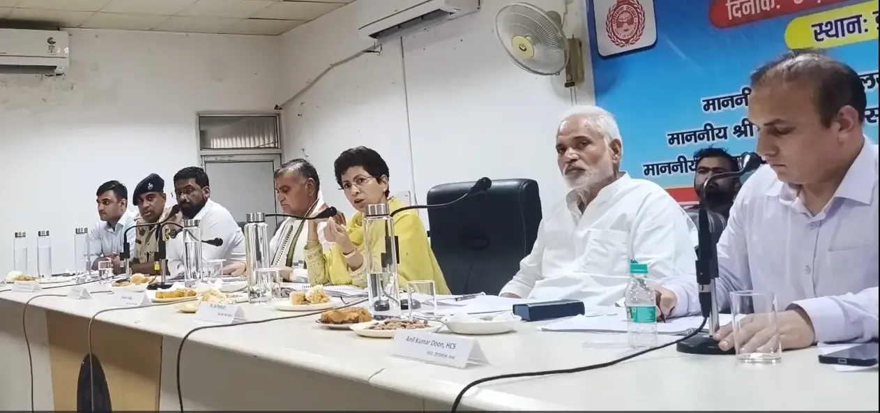 क्या हरियाणा में अधिकारी की अनुपस्थिति पर सांसद कुमारी शैलजा भड़कीं?