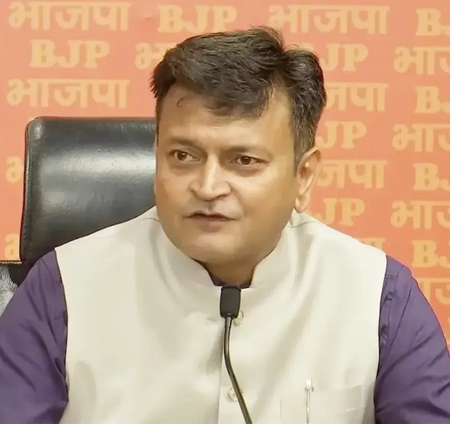 क्या बिहार चुनाव में महागठबंधन को एनडीए का मुक्का लगेगा? राहुल गांधी की यात्रा पर अजय आलोक का तंज