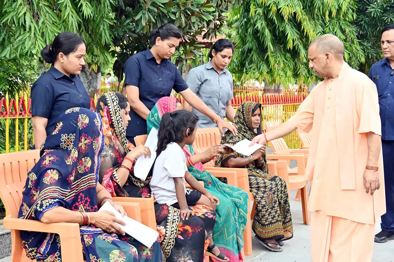 क्या मुख्यमंत्री योगी ने बिटिया का इलाज और आवास की व्यवस्था का आश्वासन दिया?