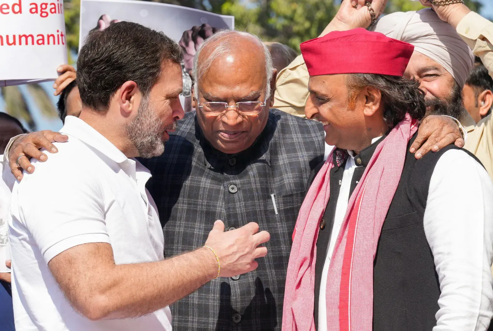 क्या मल्लिकार्जुन खड़गे और राहुल गांधी ने सपा प्रमुख अखिलेश यादव को जन्मदिन की बधाई दी?