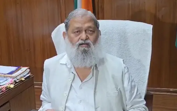 क्या मल्लिकार्जुन खड़गे के बयान पर अनिल विज का पलटवार सही है?