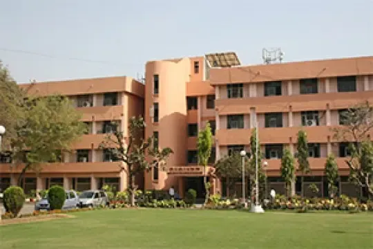 क्या सावित्रीबाई फुले के नाम पर एनआईपीसीसीडी का नामकरण किया गया है?