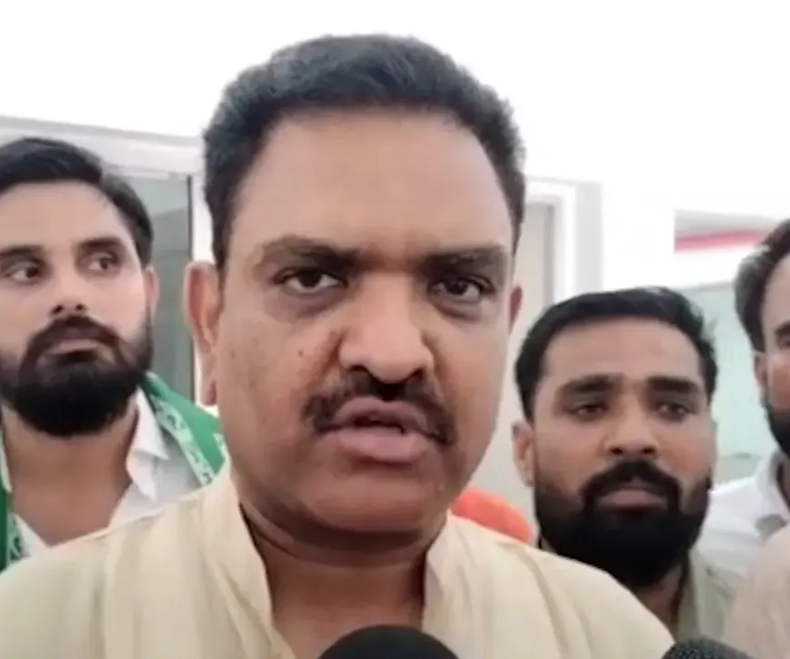 क्या नेम प्लेट विवाद पर असीम अरुण ने कहा, 'अशुद्ध भोजन परोसने वाले छिपाते हैं पहचान'?