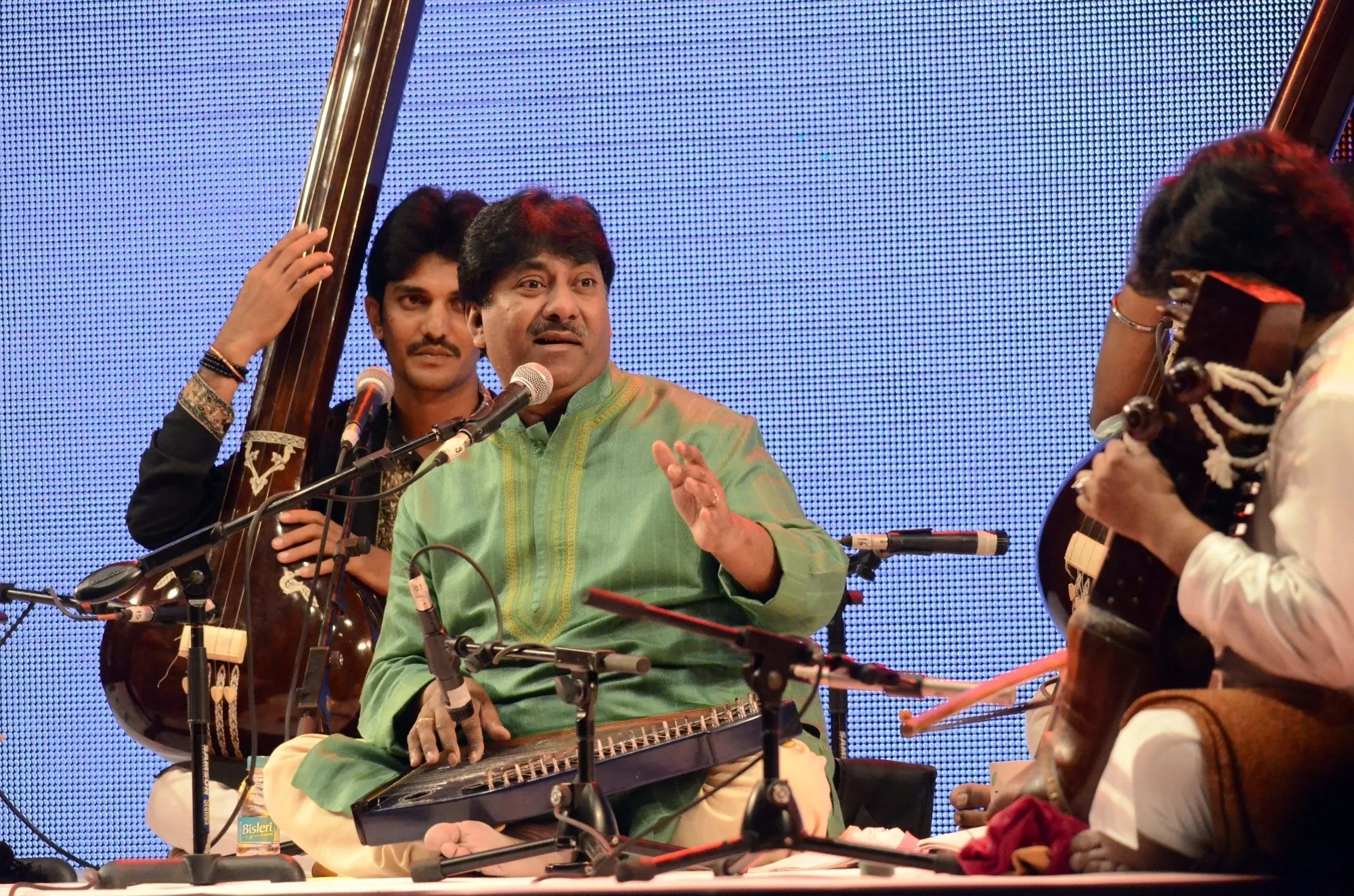 क्या 'आओगे जब तुम हो साजना...' के बाद युवाओं में उस्ताद राशिद खान का क्रेज बढ़ा?