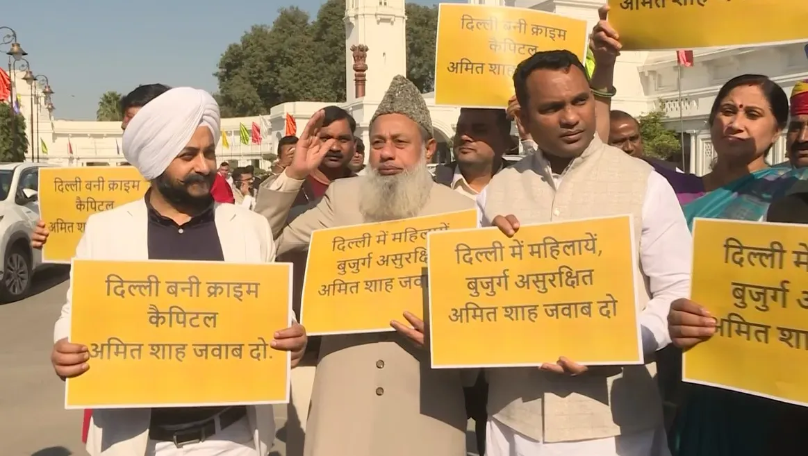 AAP Demonstrates Against Declining Law and Order in Delhi; Criticizes Central Government
