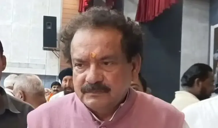 क्या आपातकाल में जेल गए पिता अब कांग्रेस के साथ हैं? : एसपी सिंह बघेल