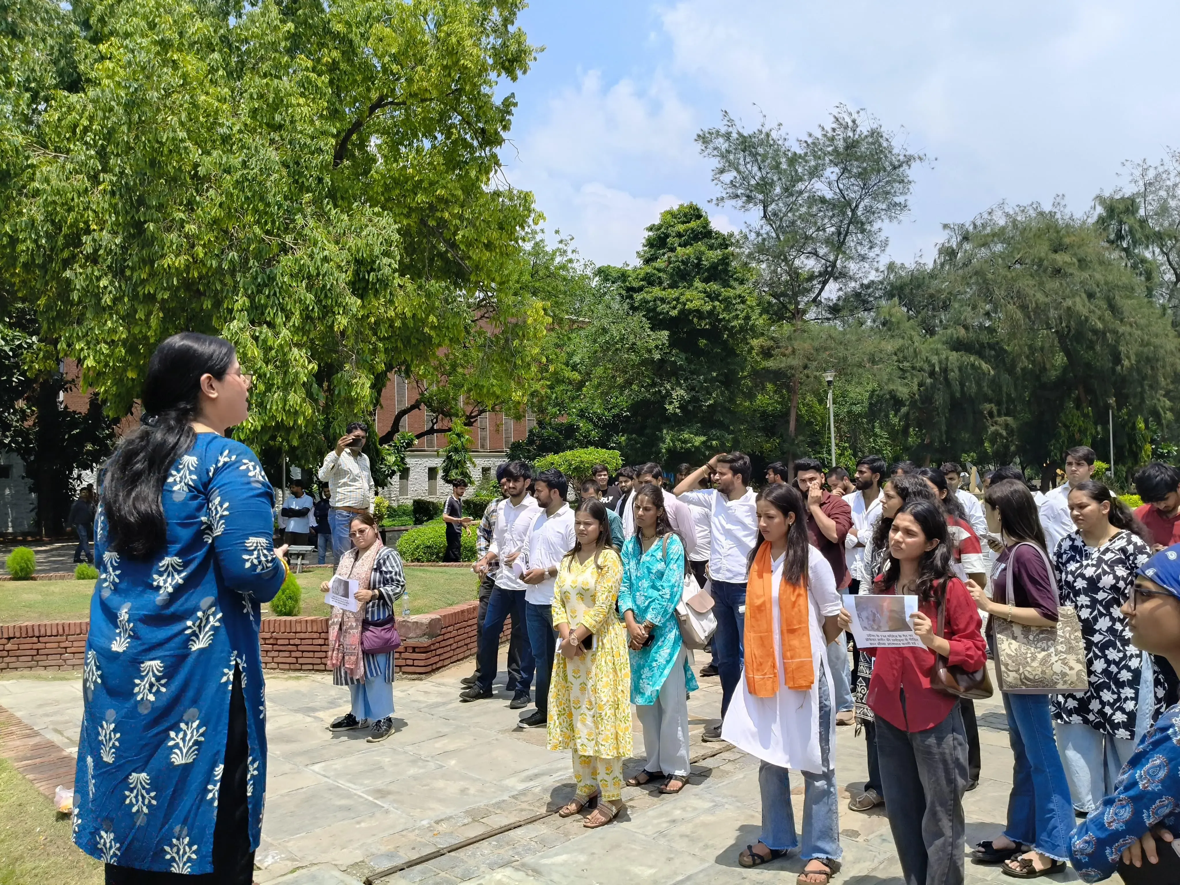 क्या अभाविप ने डीयू परिसर में ओडिशा की छात्रा सौम्याश्री को श्रद्धांजलि दी और दोषियों के खिलाफ कार्रवाई की मांग की?