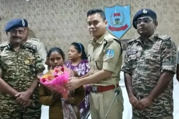 Why Did a Notorious Woman Maoist in Jharkhand Surrender?