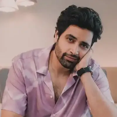 Did Adivi Sesh Just Respond to a Japanese Fan's Photo Request in Tokyo?