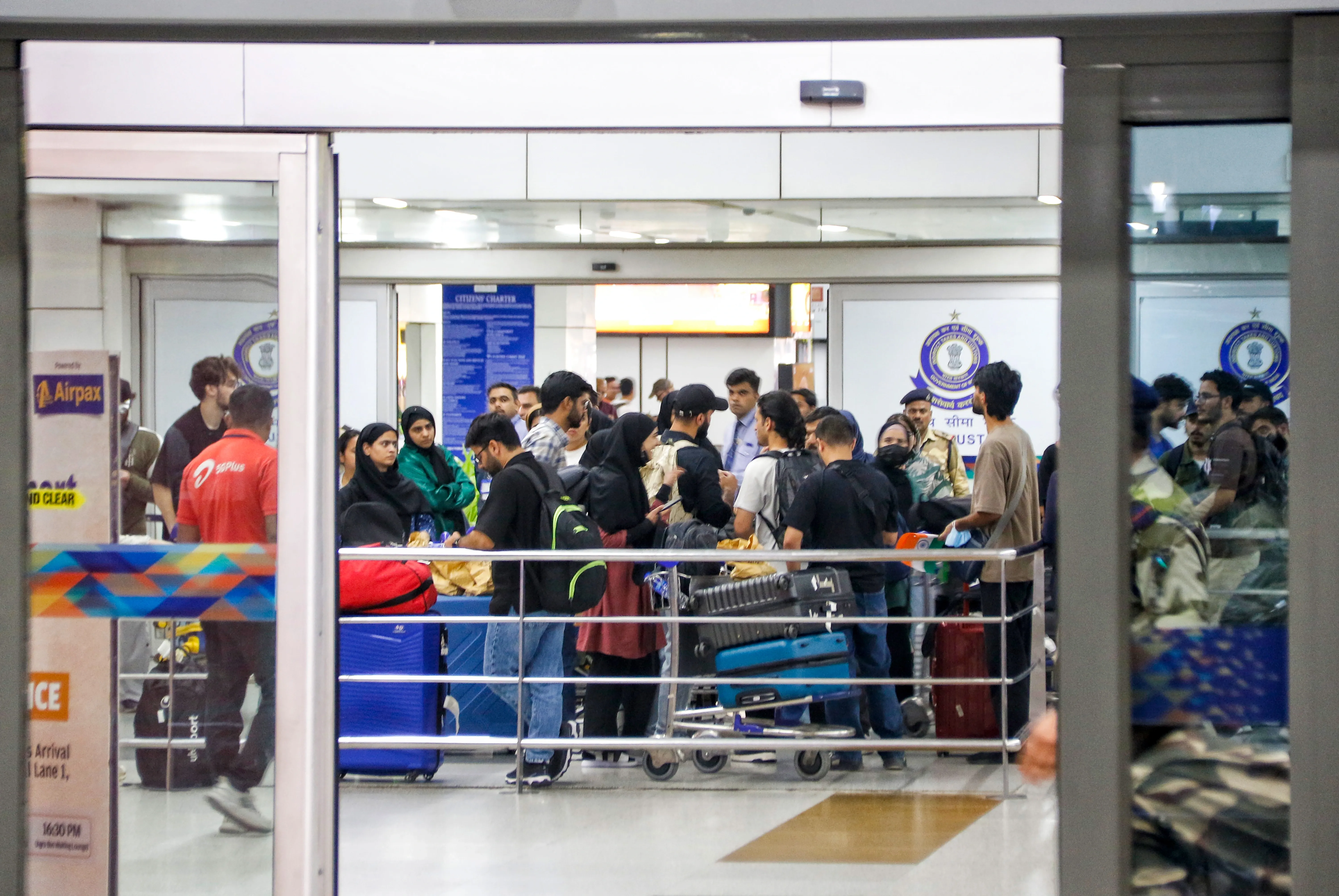 Why Are Over 300 Flights Delayed at Delhi Airport Due to Adverse Weather?