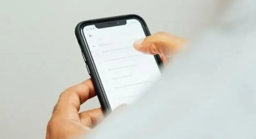 How are Affordable 5G Phones Achieving 100% Growth in India While Apple Dominates the Premium Market?