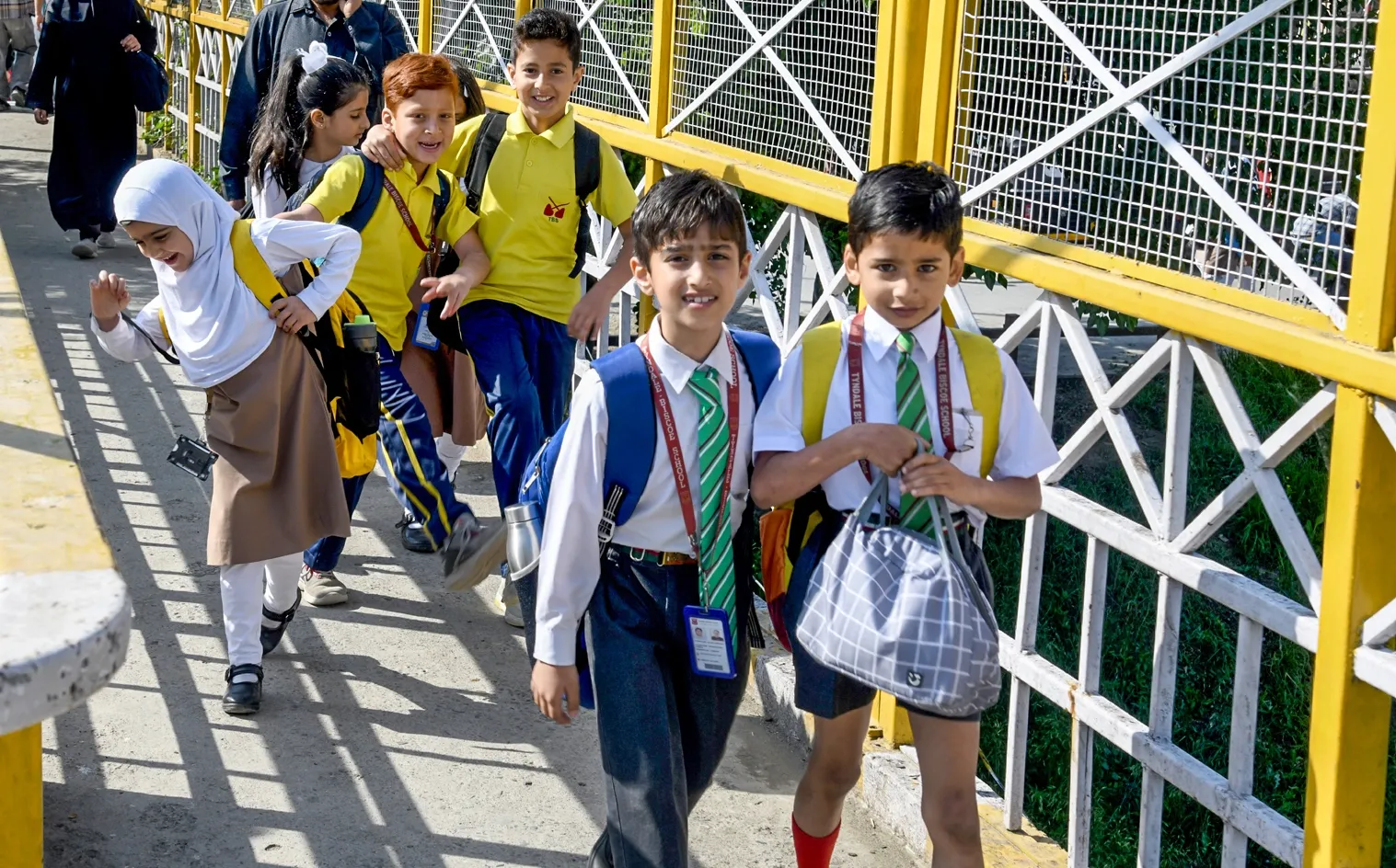 How has life resumed in Srinagar and the Kashmir Valley?