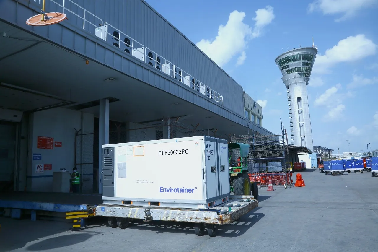 How is the air cargo industry showing resilience amid global challenges?
