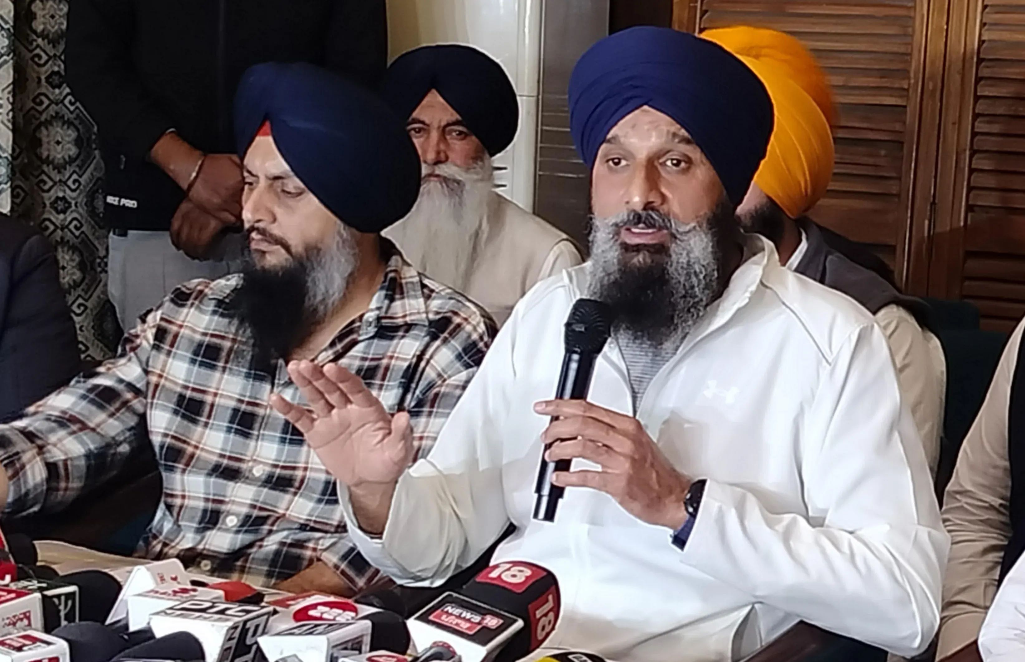 Akali Leader Raises Concerns Over Cop's Connection with Militant Involved in Attack on Sukhbir Badal