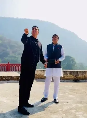Akshay Kumar and Paresh Rawal Celebrate Makar Sankranti with Kites