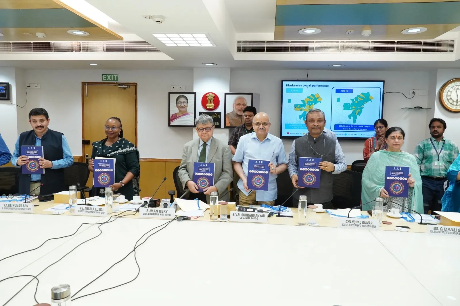 Did All Districts in Mizoram, Sikkim, and Tripura Achieve Front Runner Status?