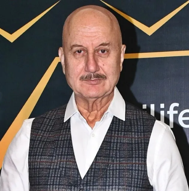 Did Anupam Kher Embrace His ‘Hindi Medium’ Roots at Cannes?