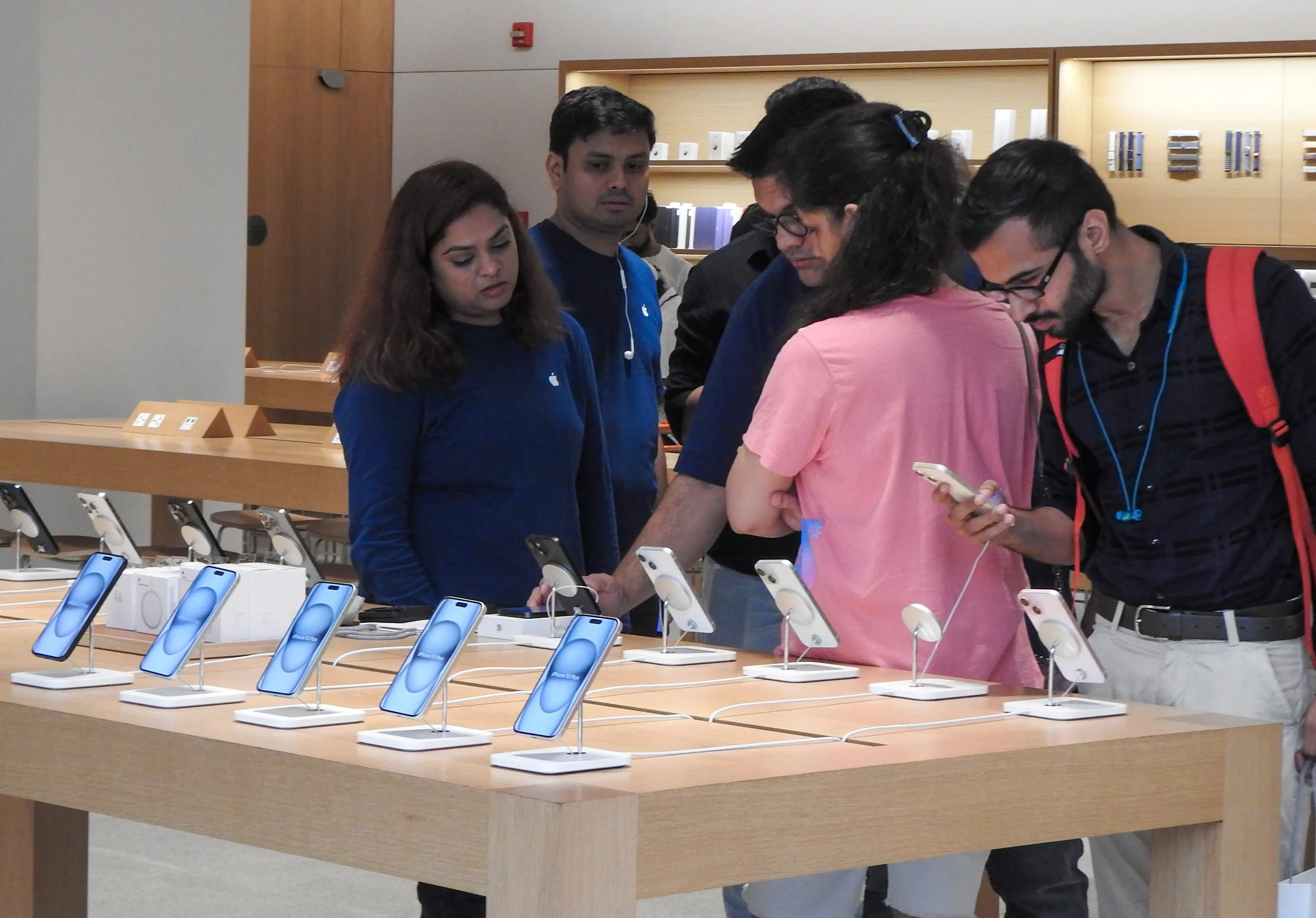 How is Apple Expanding iPhone Manufacturing in India Reflecting Global Confidence?
