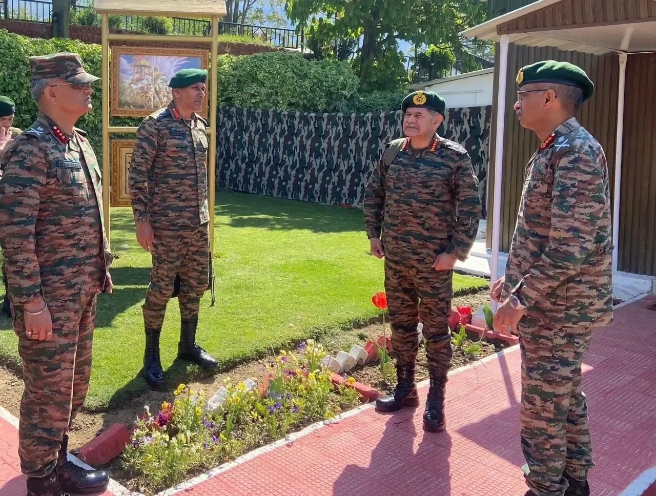 Army Chief Visits Srinagar Amid Gunfire at LoC