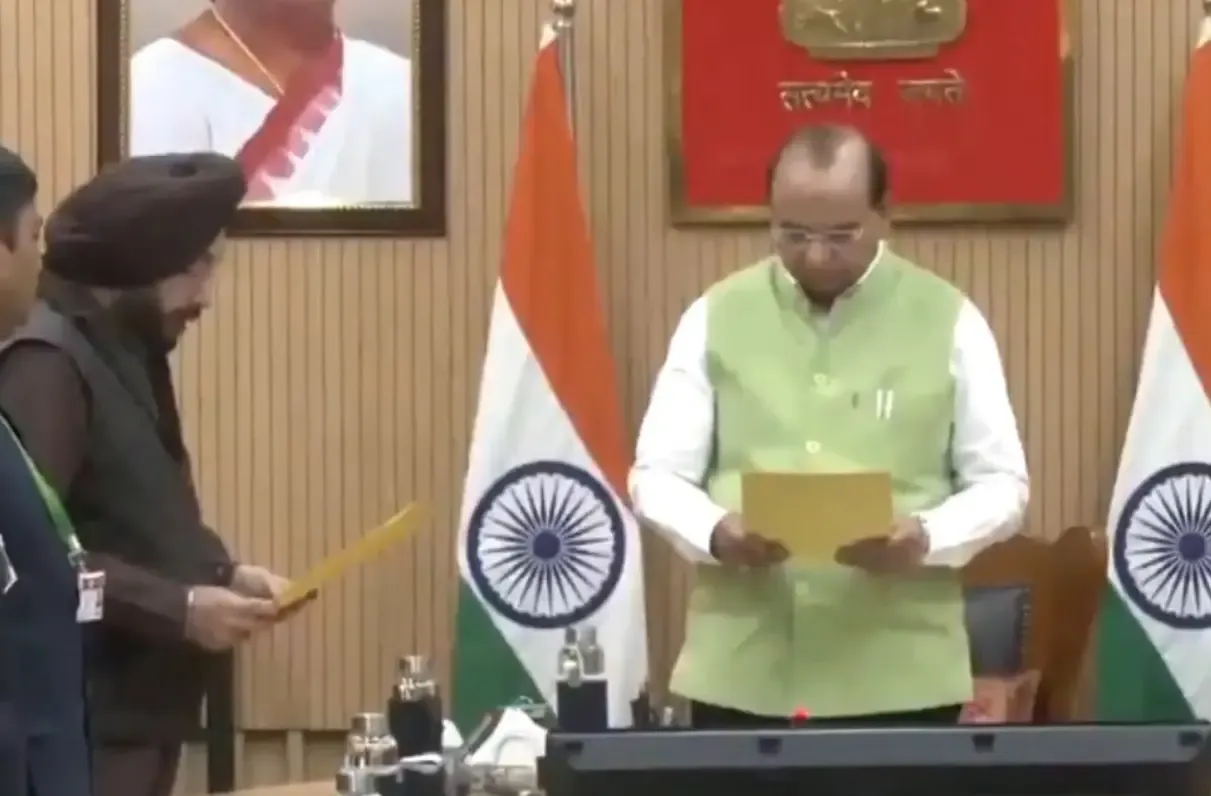 Arvinder Singh Lovely Sworn In as Pro-Tem Speaker of Delhi Assembly
