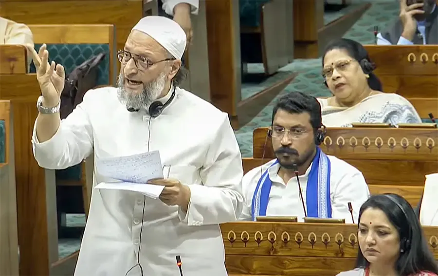 Asaduddin Owaisi Challenges Waqf Act Amendments in SC