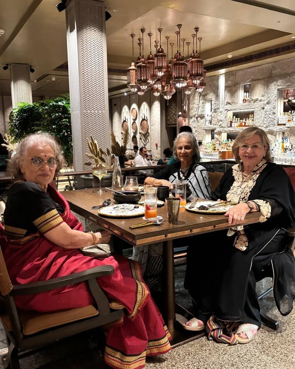 What Cherished Moments Did Asha Parekh Share with Helen and Waheeda Rehman?