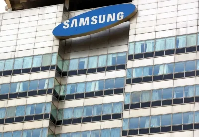 How have the assets and profits of South Korea's top 4 business groups changed?