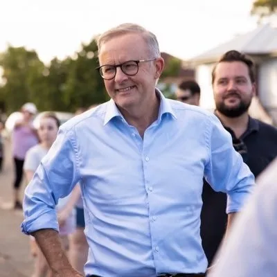 Australian Prime Minister Unveils Financial Support for Construction Apprentices