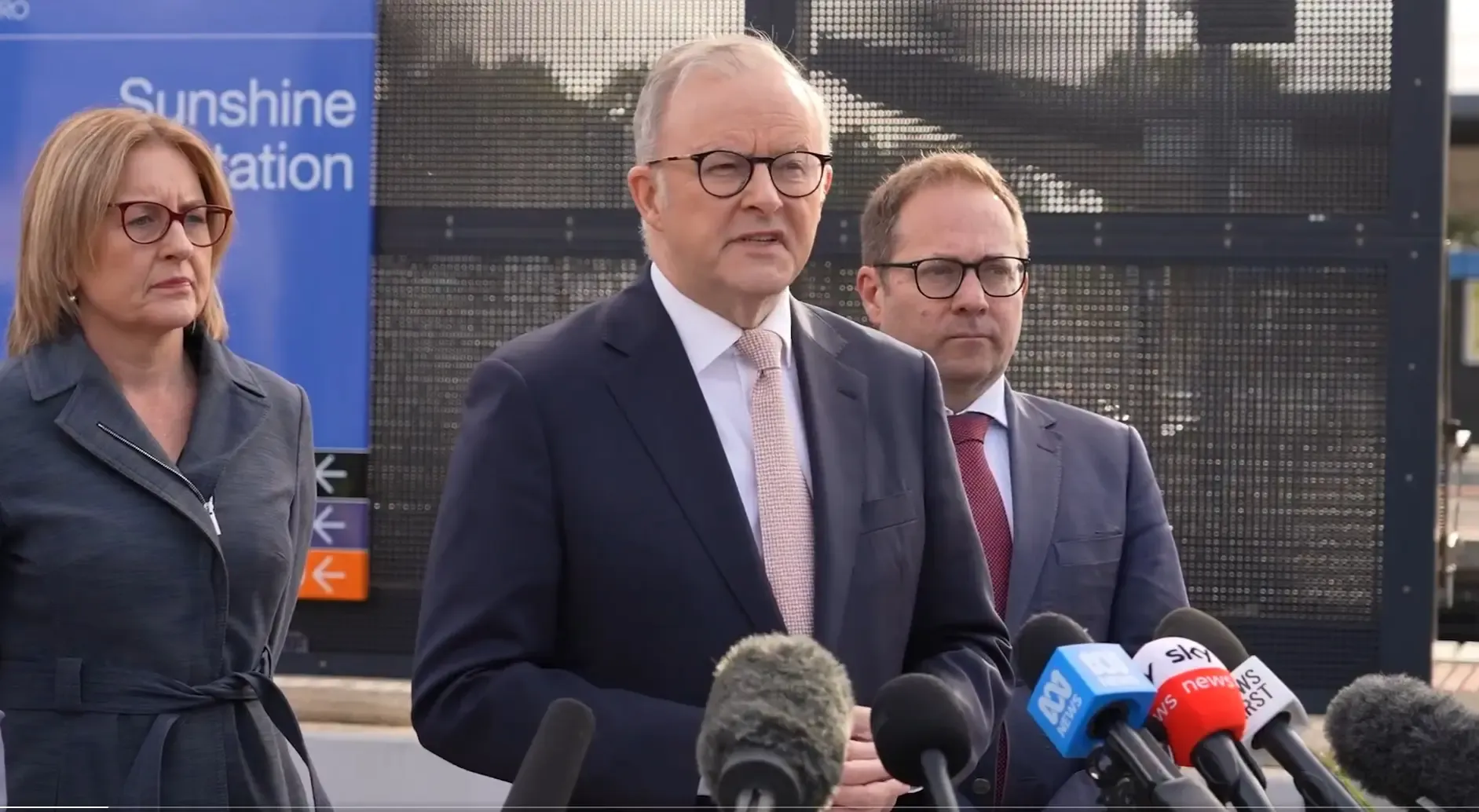 Australian PM Declared Champion of Initial Election Debate