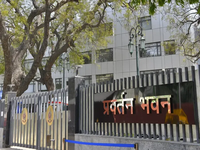 क्या जिम कॉर्बेट नेशनल पार्क में अवैध निर्माण को लेकर ईडी की कार्रवाई हो रही है?