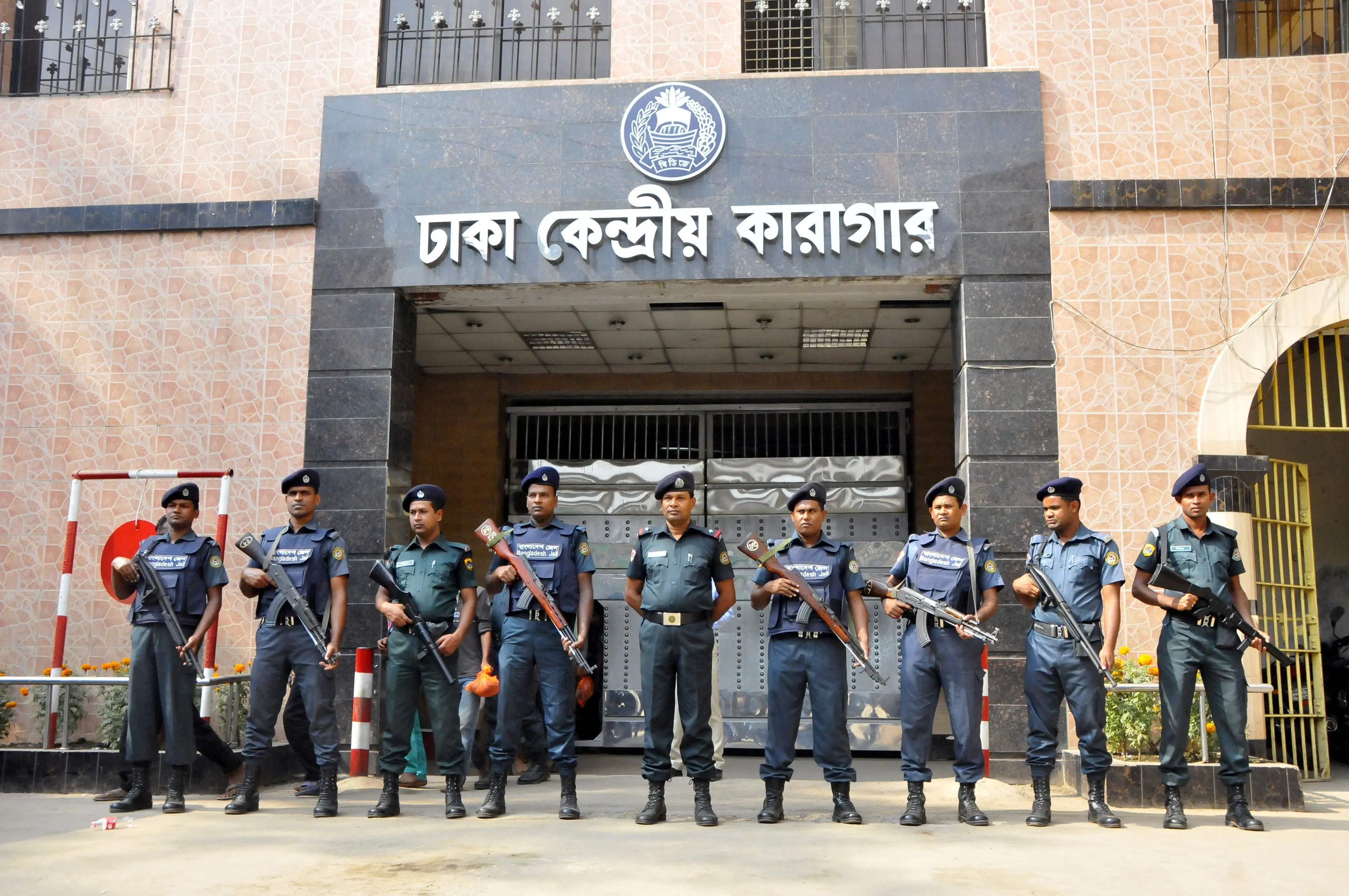 Why is the Awami League Criticizing Yunus Government Over 2004 Grenade Attack Acquittals?
