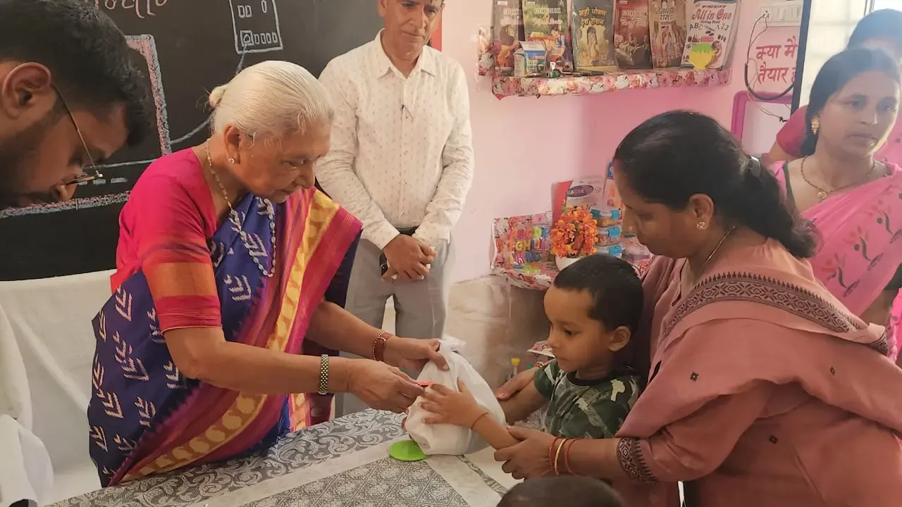 क्या राज्यपाल ने अयोध्या के अमौना विद्यालय और आंगनबाड़ी केंद्र का निरीक्षण किया?