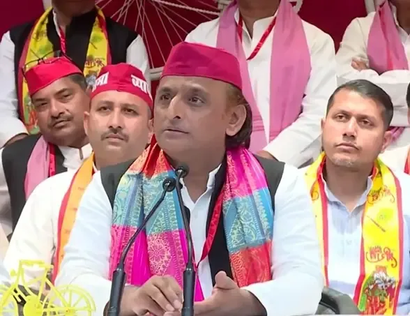क्या आजम खान की यूनिवर्सिटी गलत है, तो योगी की यूनिवर्सिटी सही कैसे है? : अखिलेश यादव