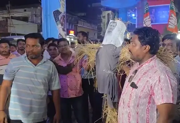 क्या एनएसयूआई नेता की गिरफ्तारी के विरोध में भाजपा युवा मोर्चा ने राहुल गांधी का पुतला जलाया?