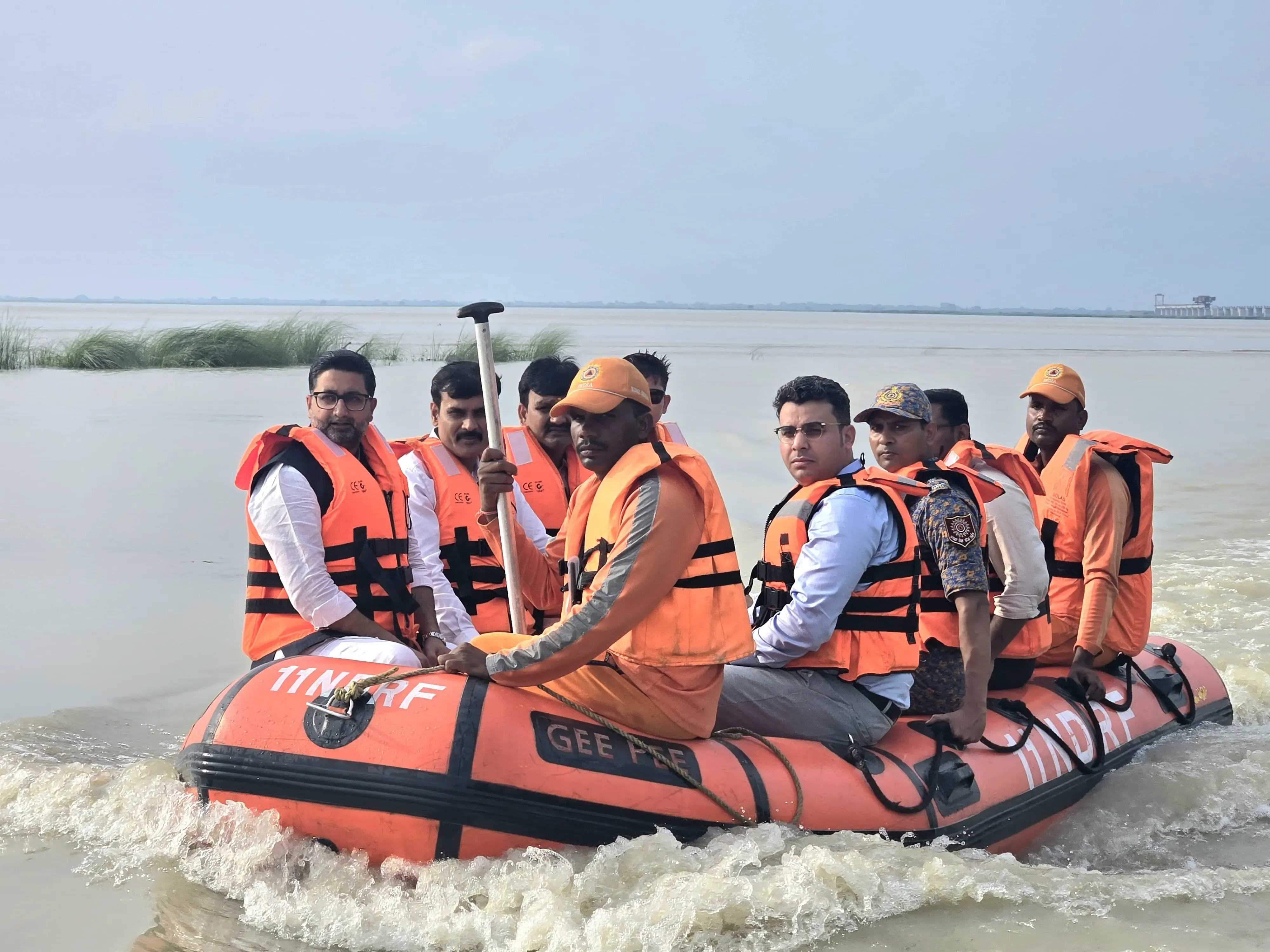क्या बलिया में बाढ़ पीड़ितों के बीच पहुंचे मंत्री दानिश आजाद अंसारी, हर संभव मदद का भरोसा?