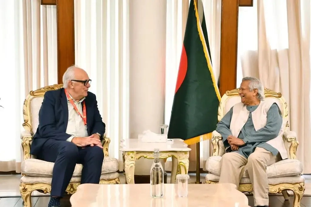 Bangladesh: Former Leader of Soros' Open Society Foundations Meets Yunus in Dhaka