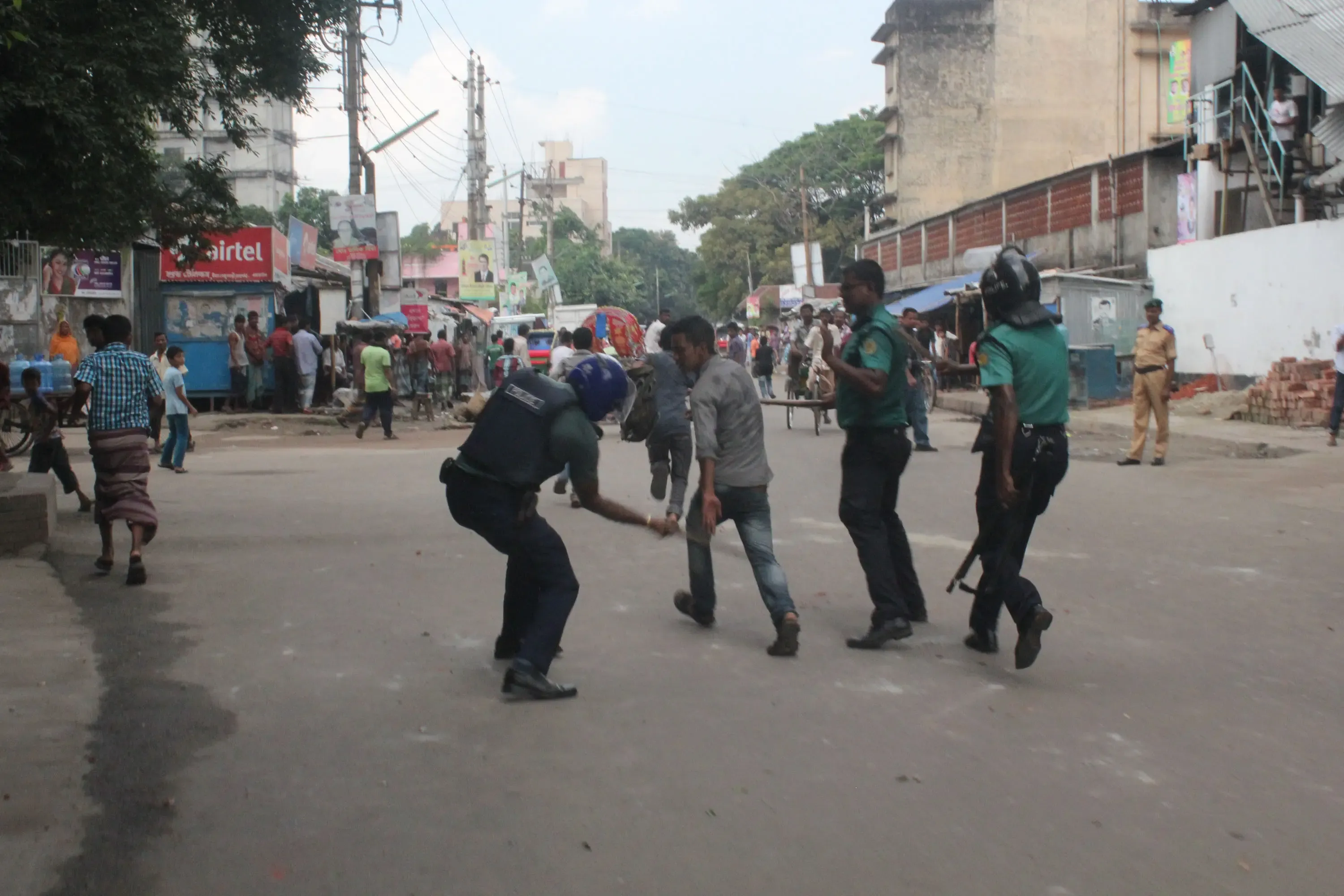 Bangladesh: Laborers Protest in Dhaka Over Unpaid Wages