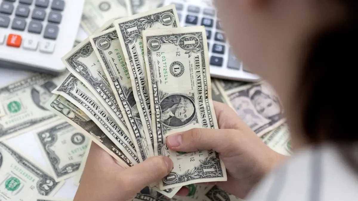 Bangladesh's Foreign Exchange Reserves Decline to $18.61 Billion