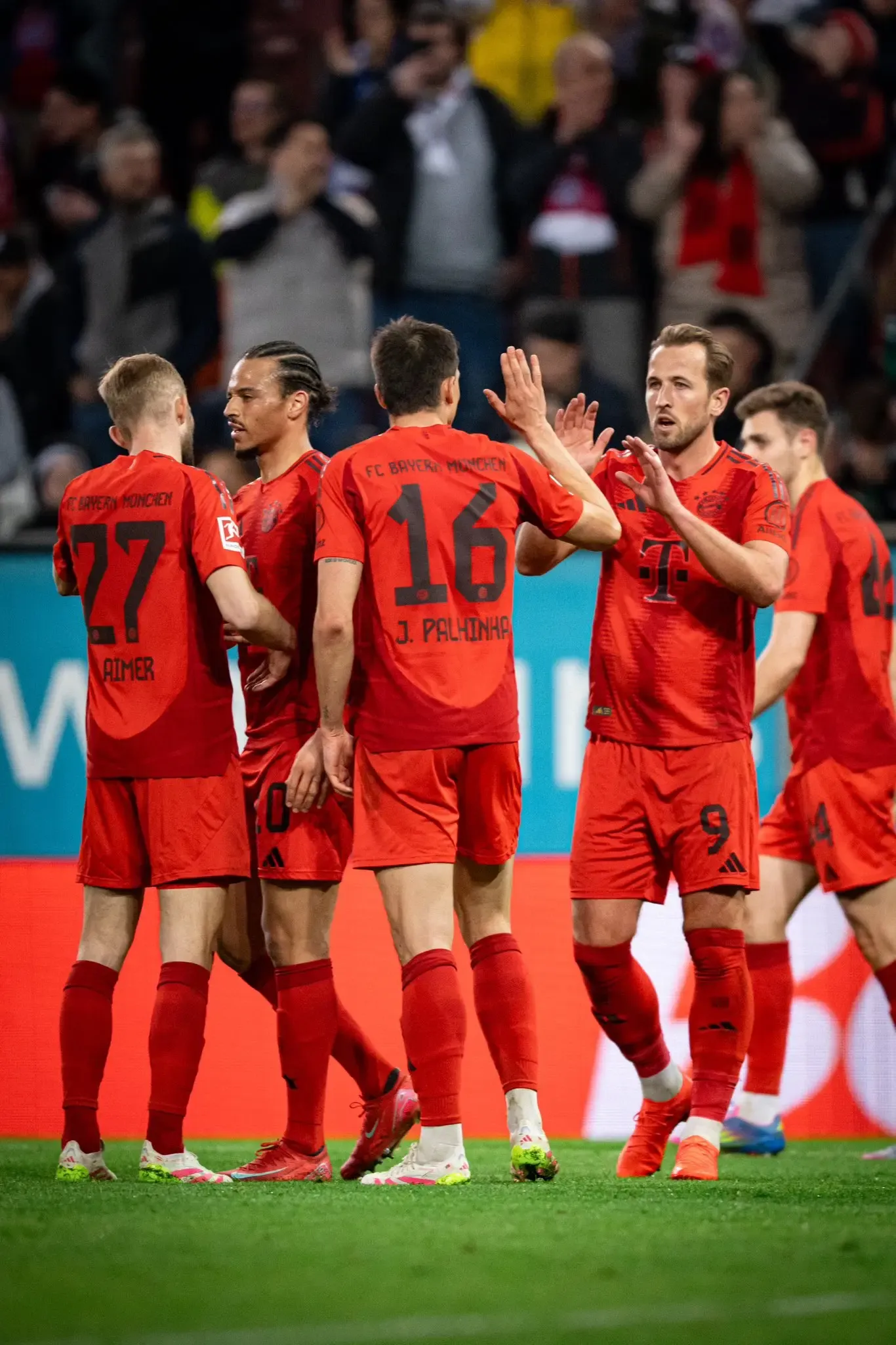 Bayern Overcomes Augsburg to Extend Bundesliga Lead