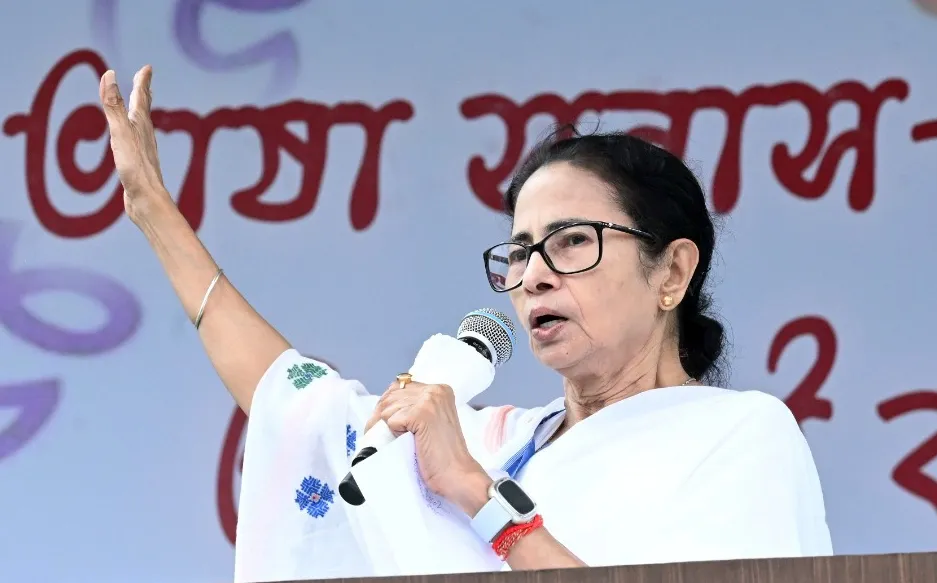 Did Bengal Migrant Workers Face Harassment? Complaint Against CM Mamata Banerjee Refuted by Delhi Police